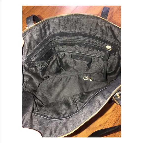 [Michael Kors] Black Leather Tote Shoulder Bag - Picture 7 of 8